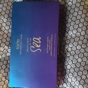 Eyeshadow palette tart